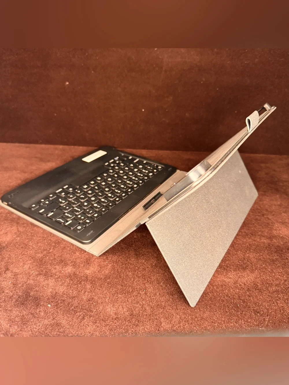 ZAGG Messenger Folio tablet keyboard case for 10.5-inch iPads